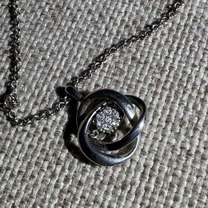 Elegant 925 Silver Pendant Necklace With Dancing Diamonds